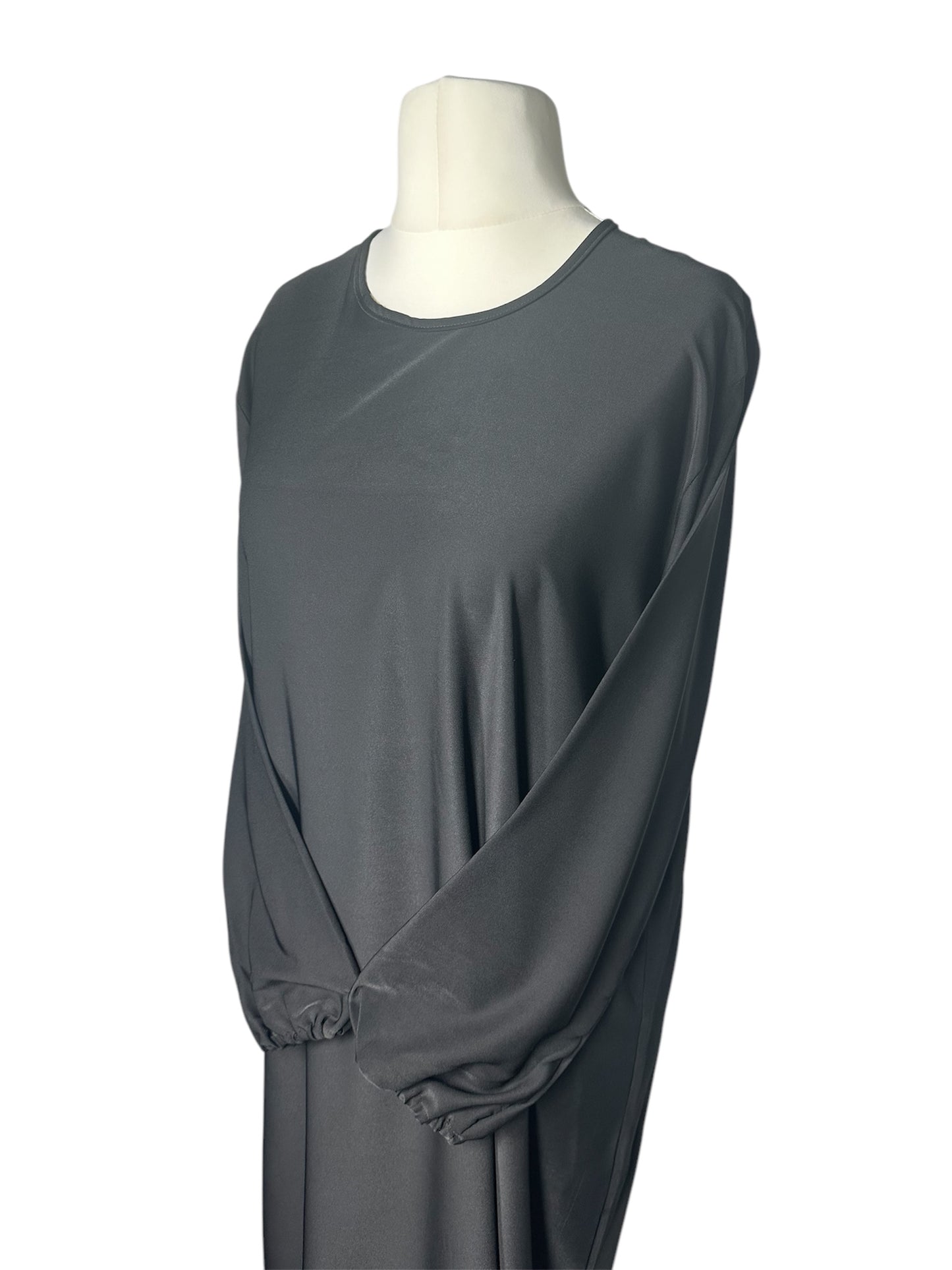 Black Plain abaya with elasticated cuff sleeves and Belt
