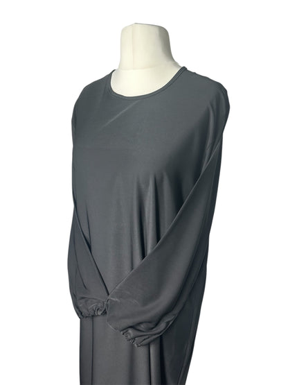 Black Plain abaya with elasticated cuff sleeves and Belt