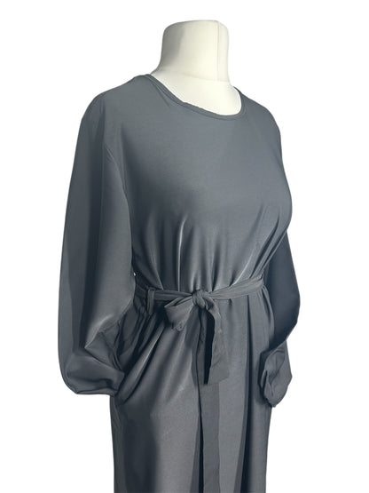 Black Plain abaya with elasticated cuff sleeves and Belt